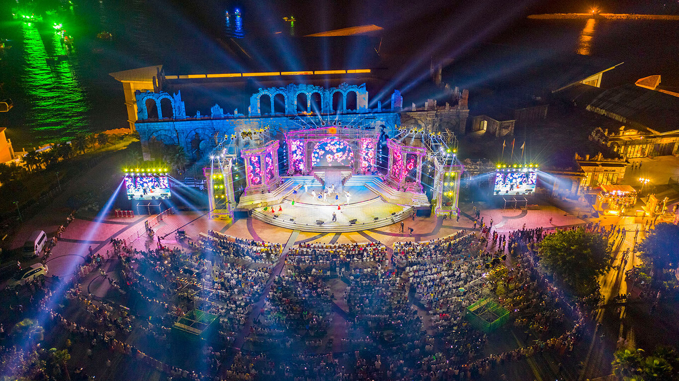 Với kinh nghiệm tổ chức chuỗi lễ hội quy mô lớn, Sun Group hứa hẹn đem đến Hon Thom Paradise Island những sự kiện, lễ hội, show diễn nghệ thuật khác biệt